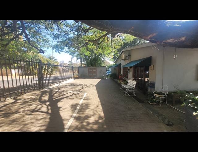 912M² GUESTHOUSE FOR SALE IN WEST ACRES